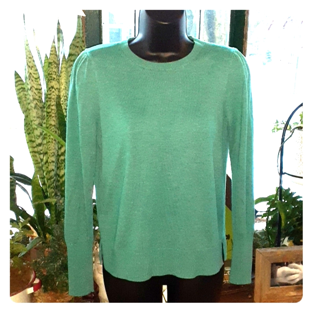 Green long sleeve sweater